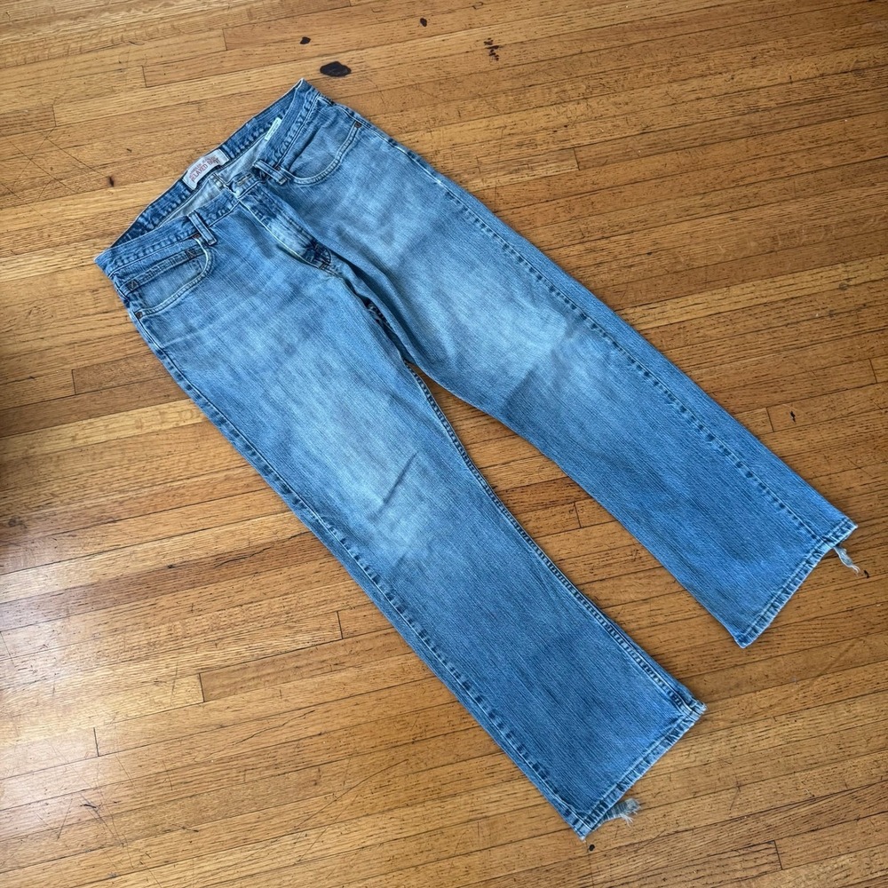 Wrangler Relaxed Bootcut Jeans Mens 34x32 Blue Fair Distressed Frayed Hem Denim